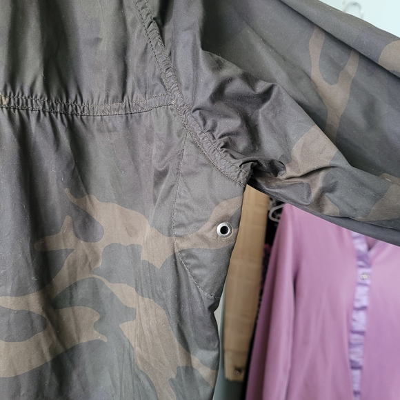 Abercrombie & Fitch Green Camo Hooded Jacket Lightweight Water Resistant Large - Picture 12 of 16